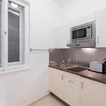 Vast Central Old Town Studio For 3